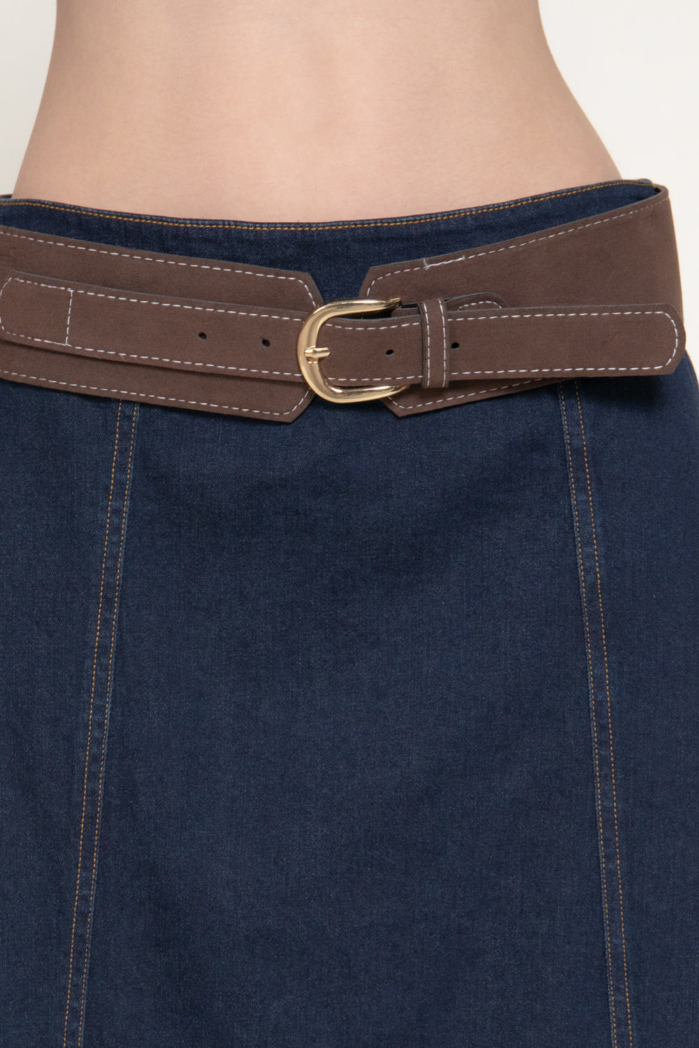 Falda midi de mezclilla stretch cruzada con cinturón — S15547