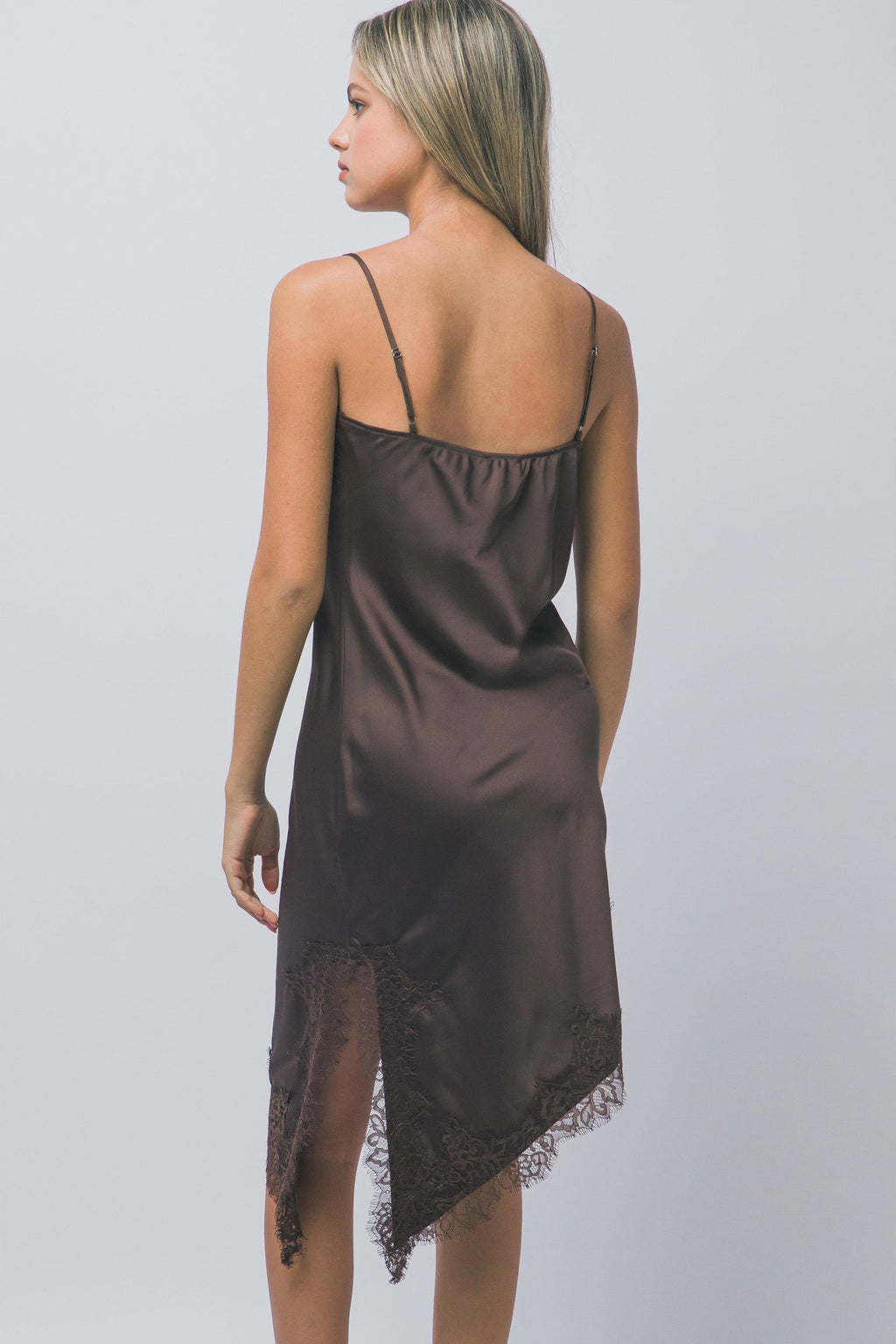 Vestido lencero satinado con bajo asimétrico — 4973DN
