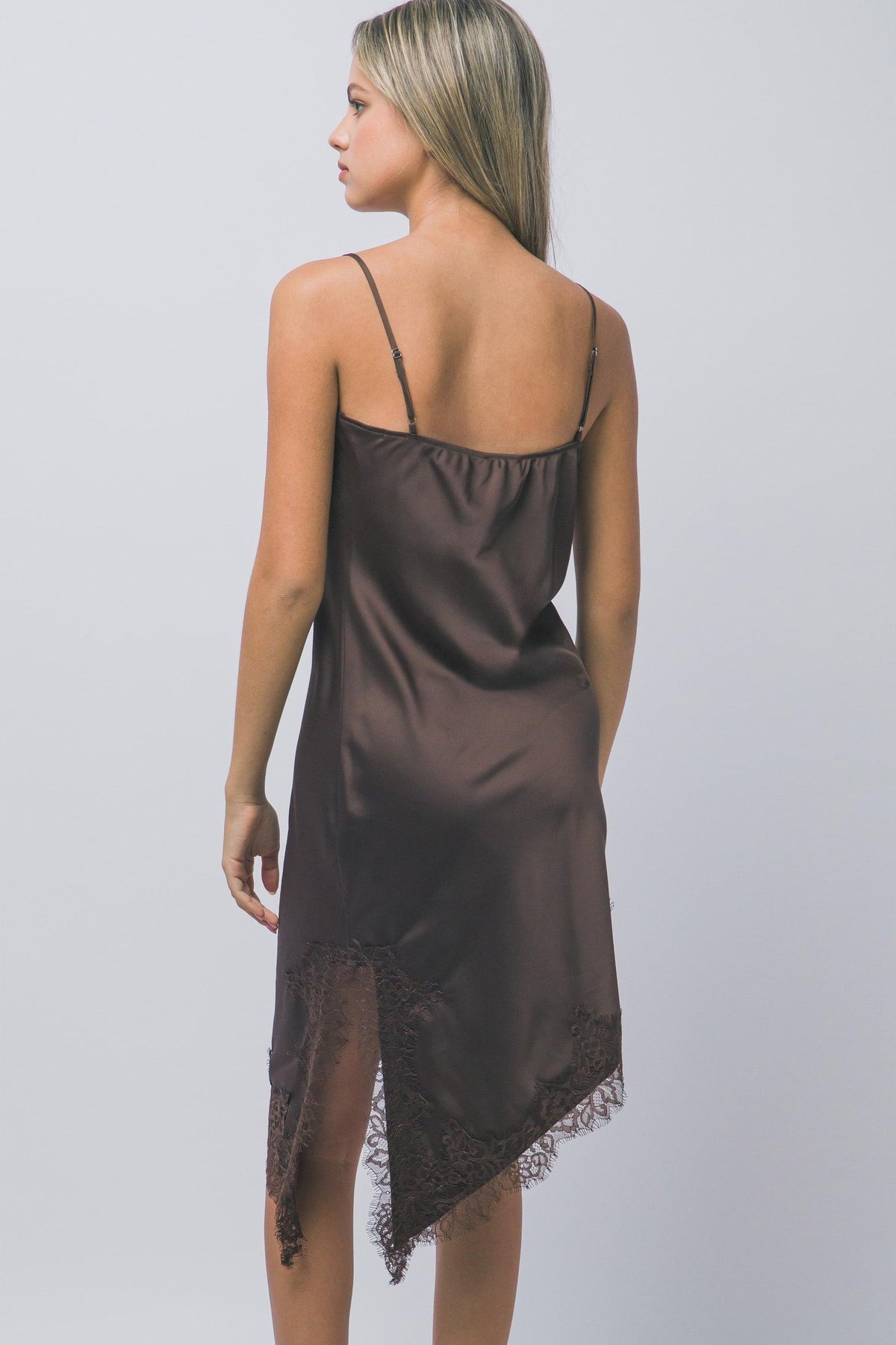 Vestido lencero satinado con bajo asimétrico — 4973DN
