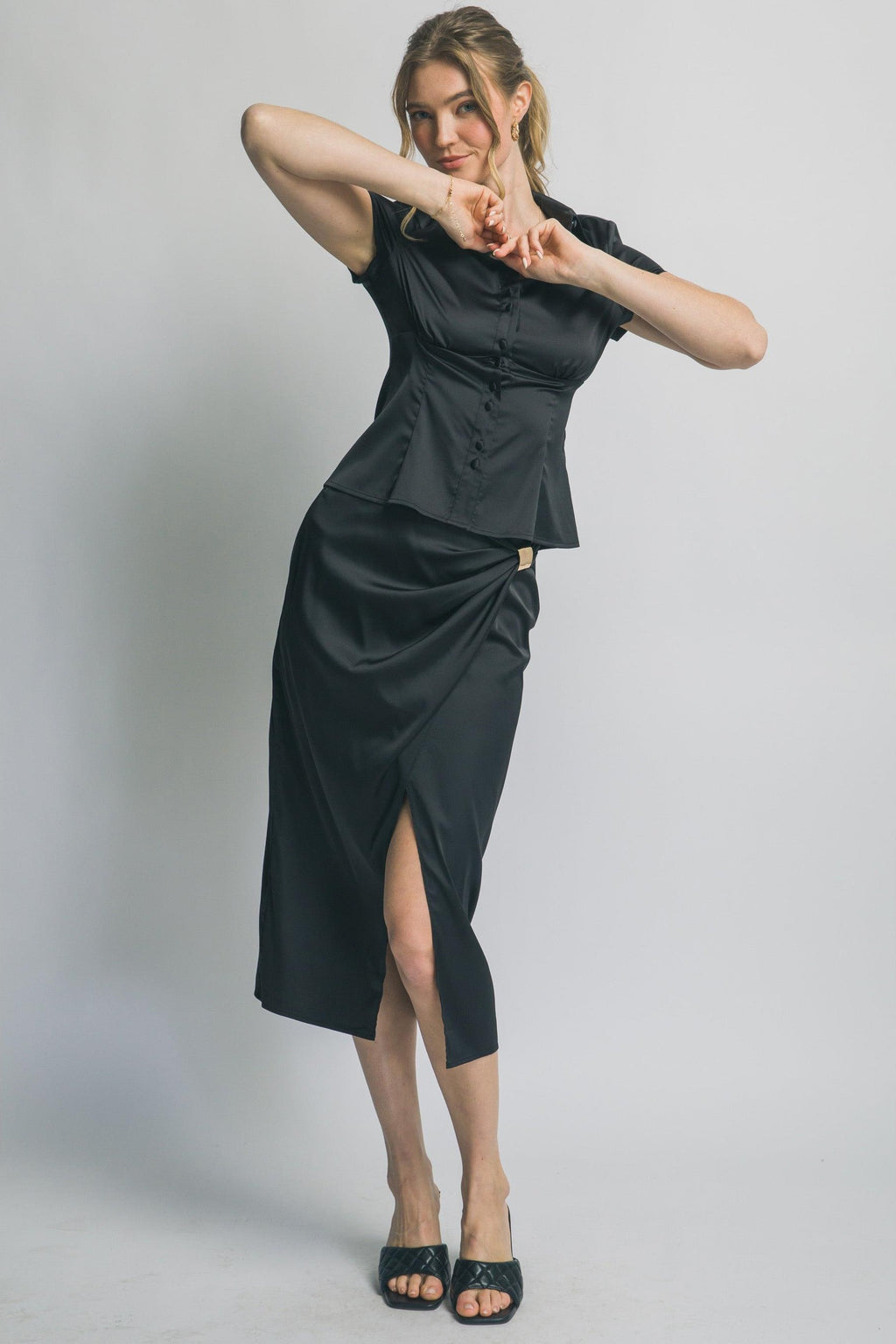 Falda midi satinada cruzada con argolla — 7350SN