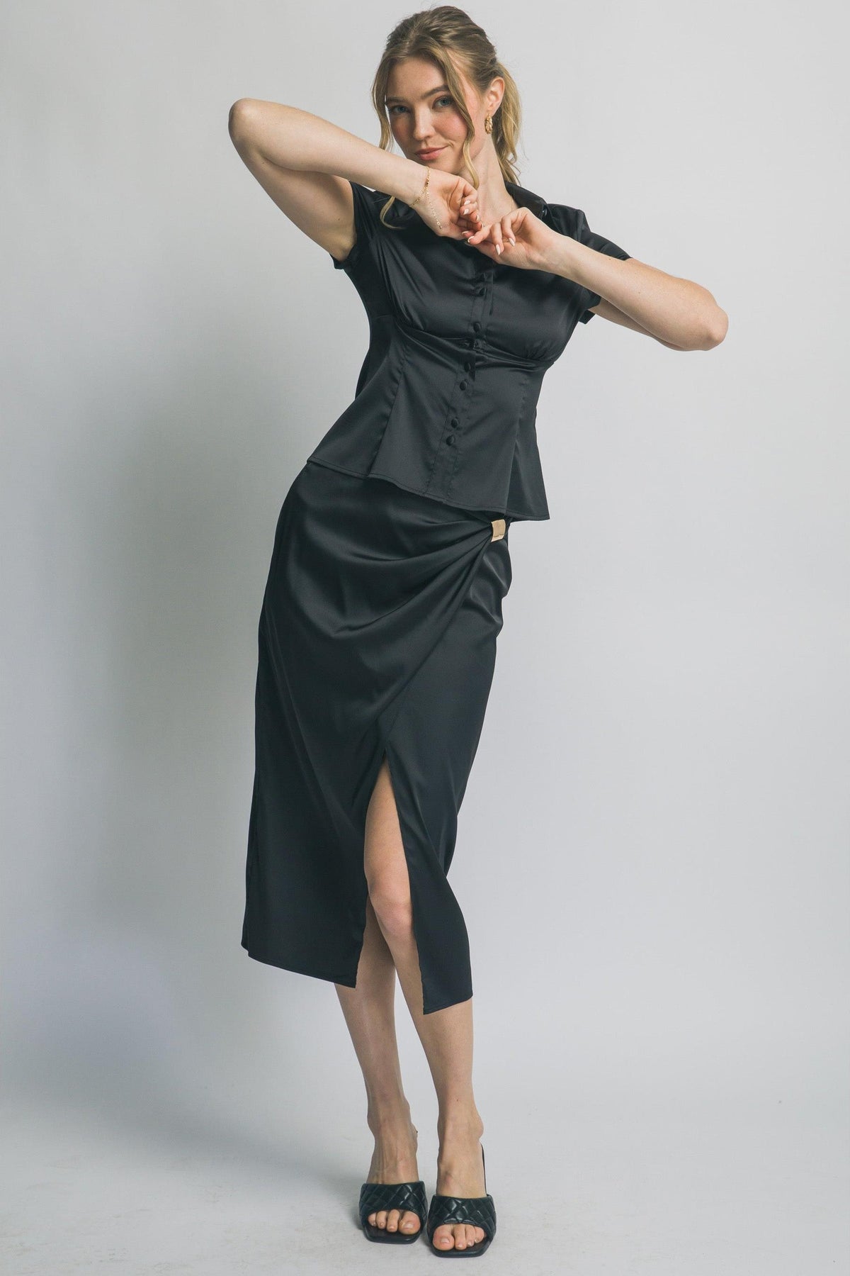 Falda midi satinada cruzada con argolla — 7350SN