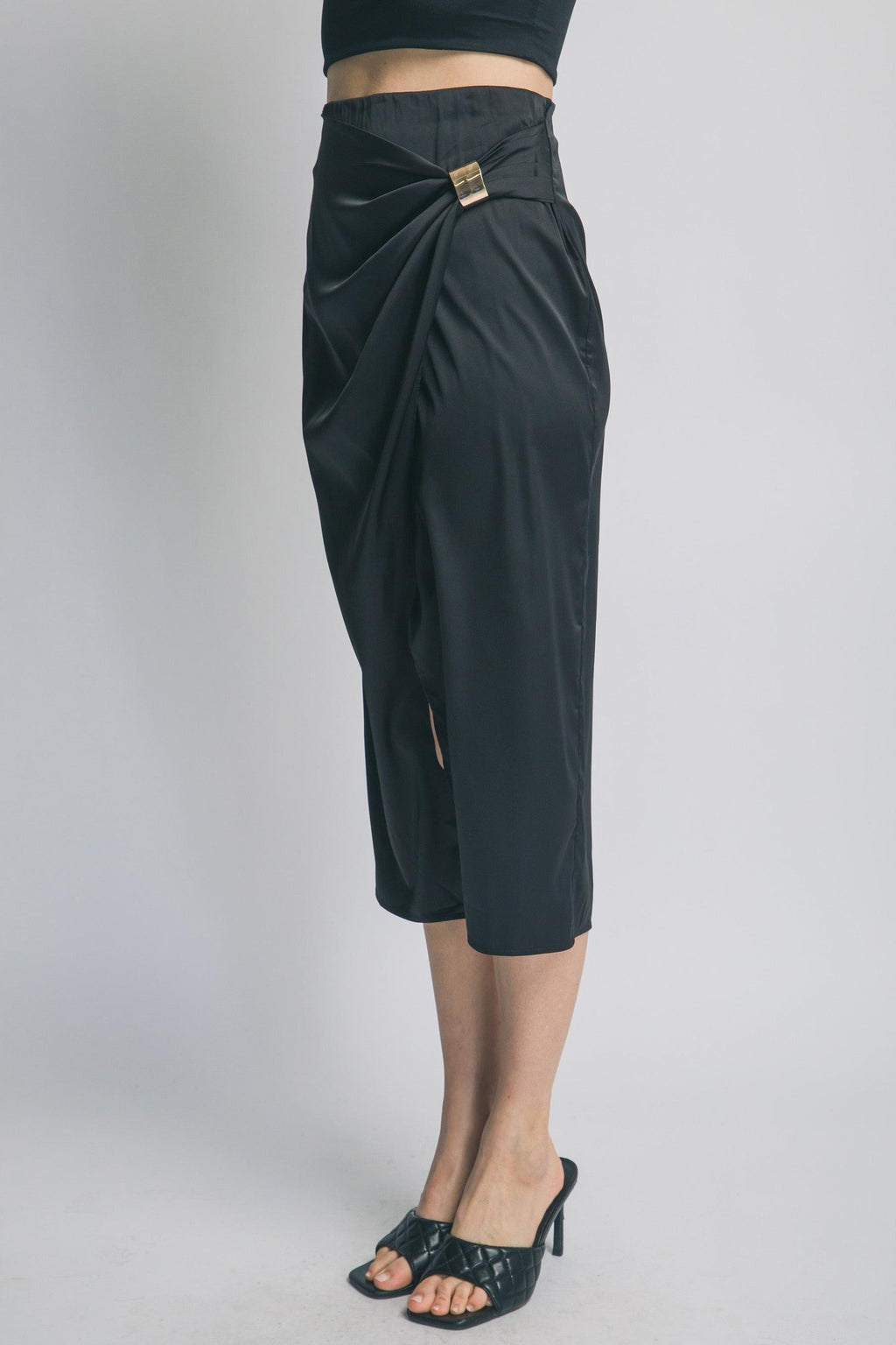 Falda midi satinada cruzada con argolla — 7350SN