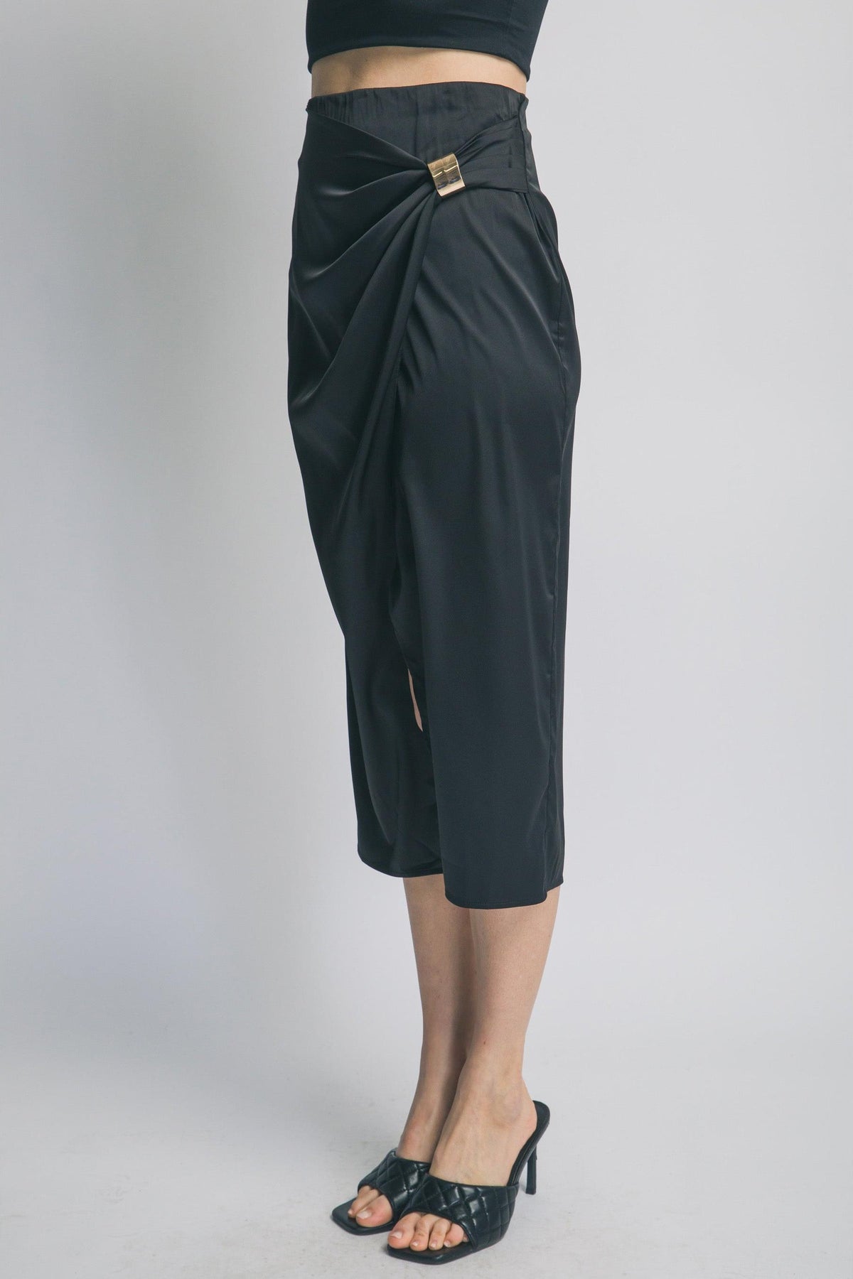 Falda midi satinada cruzada con argolla — 7350SN