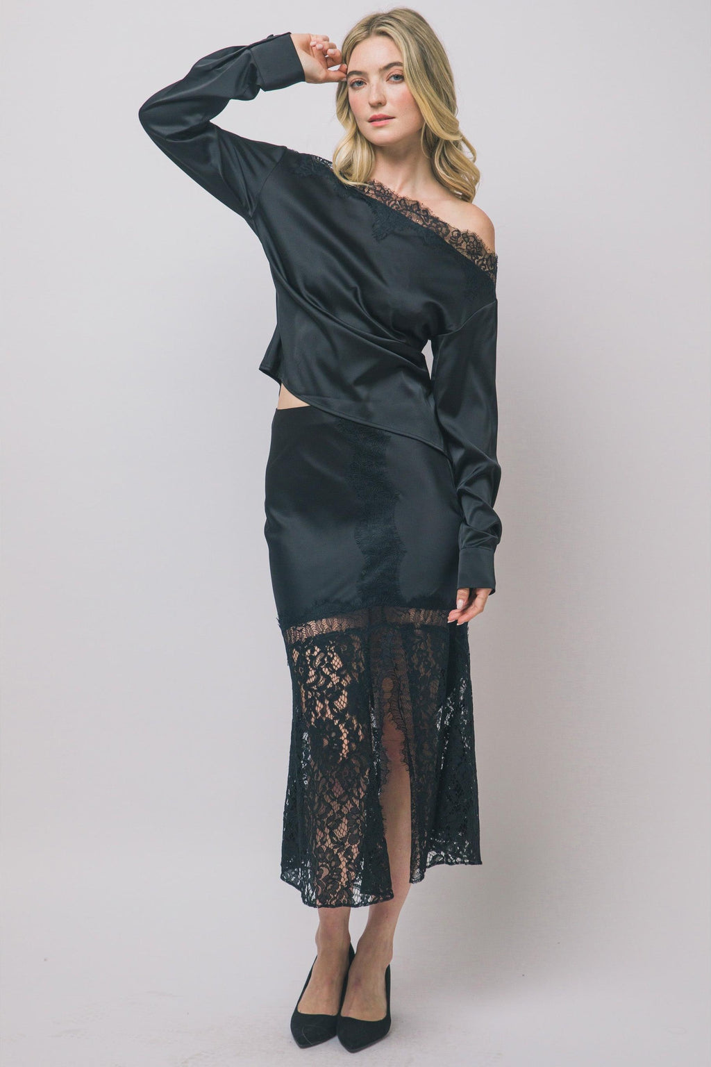 Falda midi satinada con encaje y abertura — 7374SN