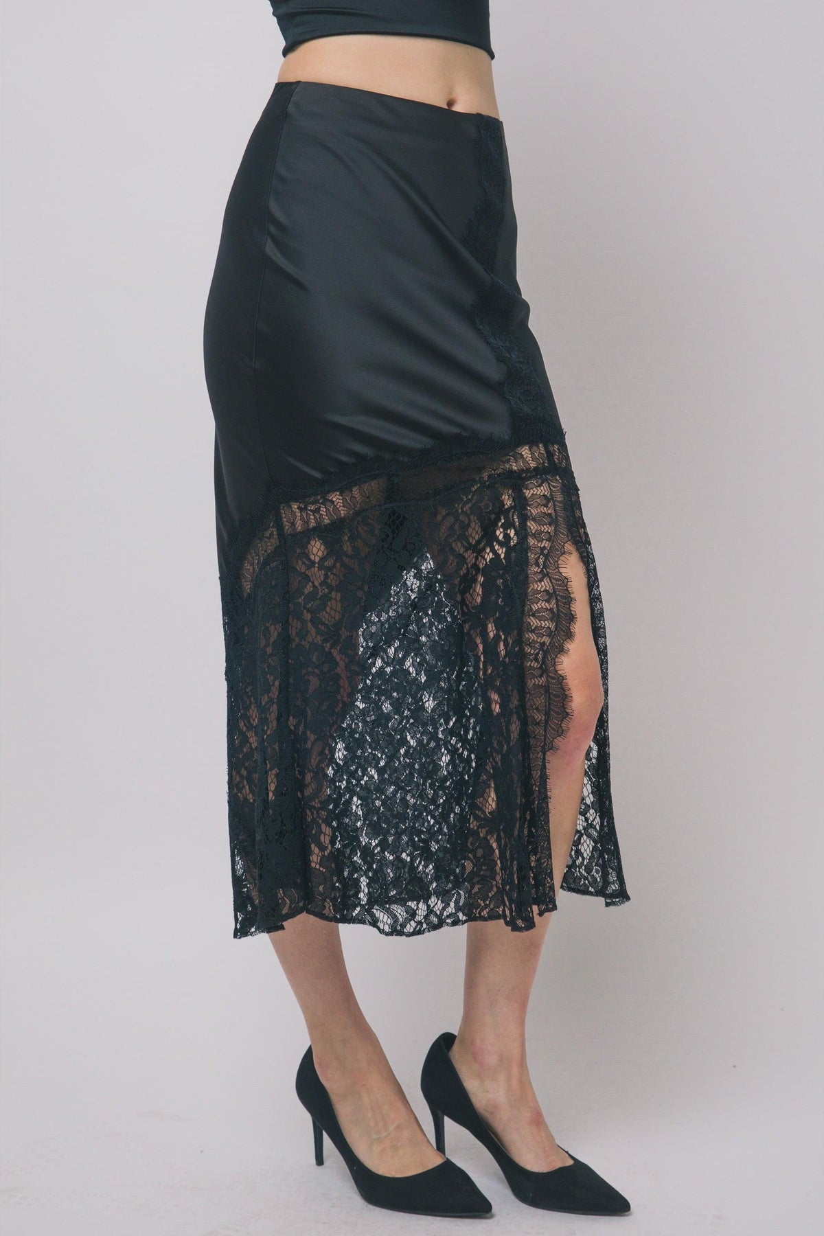 Falda midi satinada con encaje y abertura — 7374SN