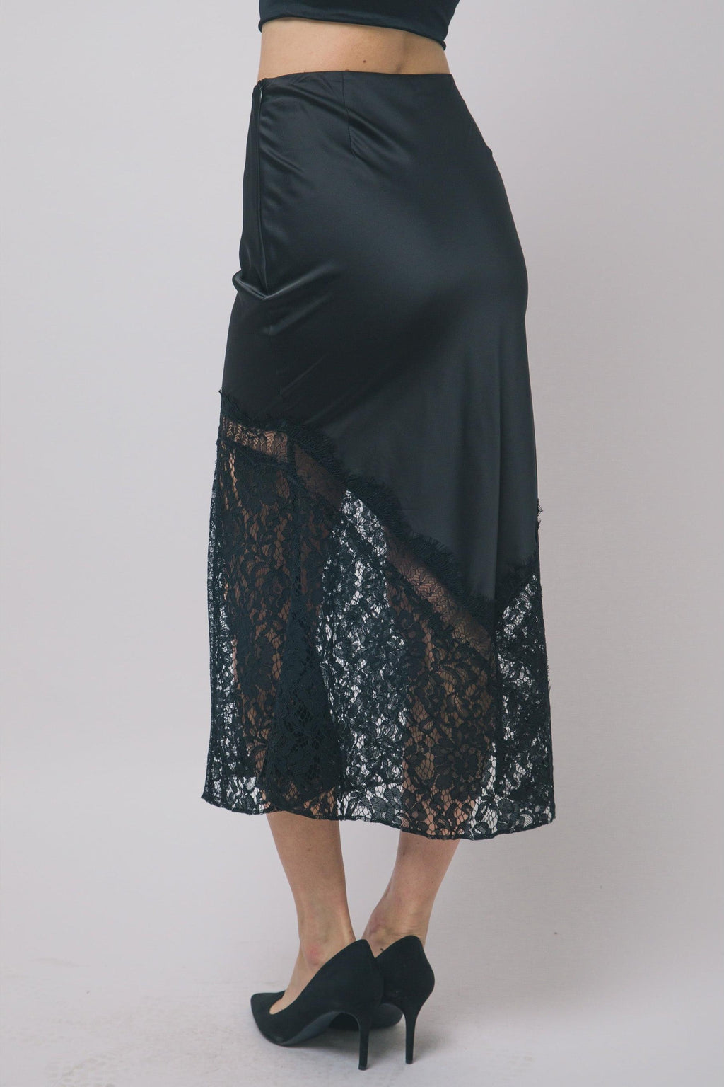 Falda midi satinada con encaje y abertura — 7374SN
