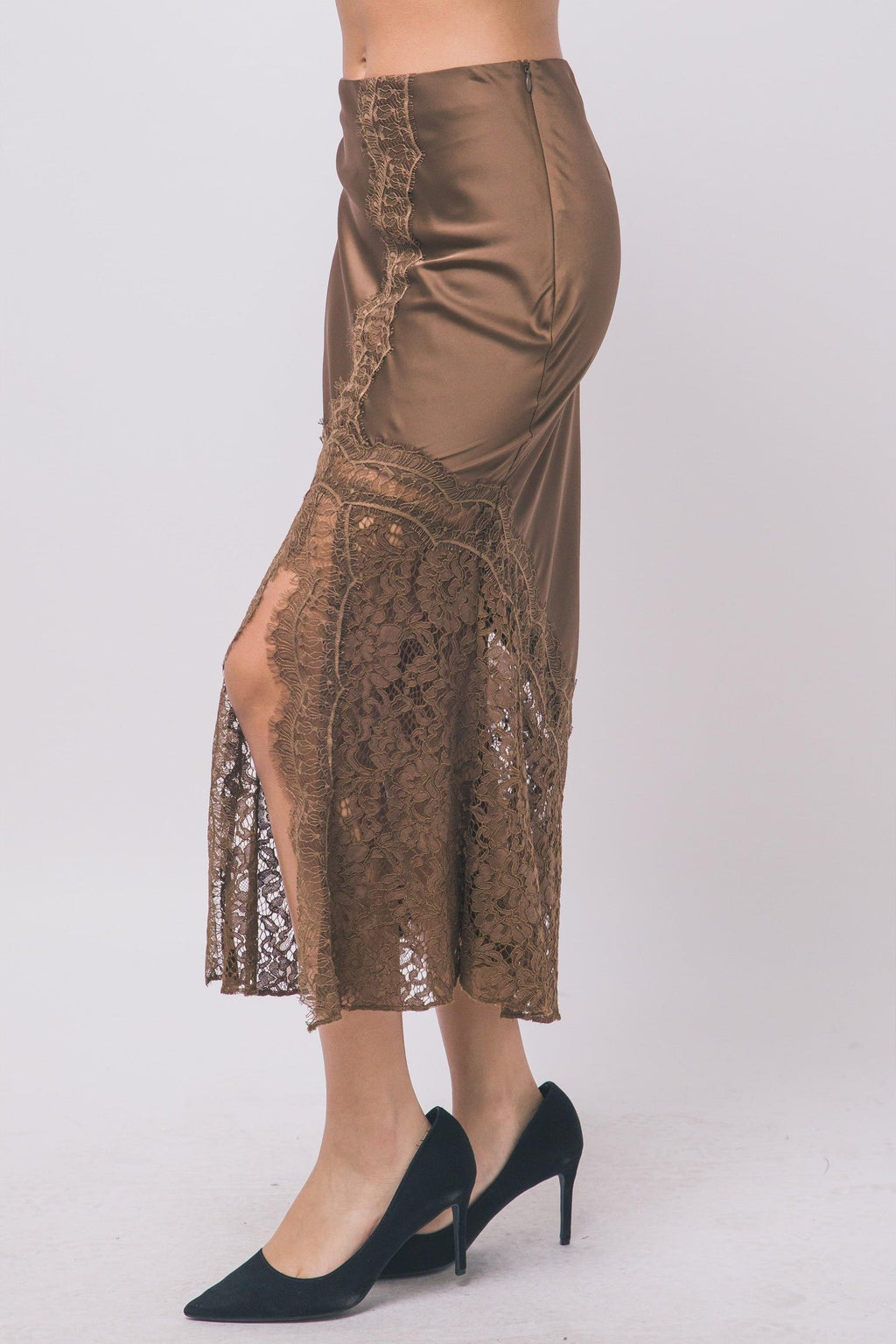Falda midi satinada con encaje y abertura — 7374SN