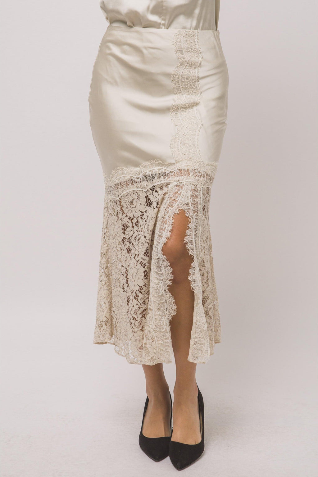 Falda midi satinada con encaje y abertura — 7374SN