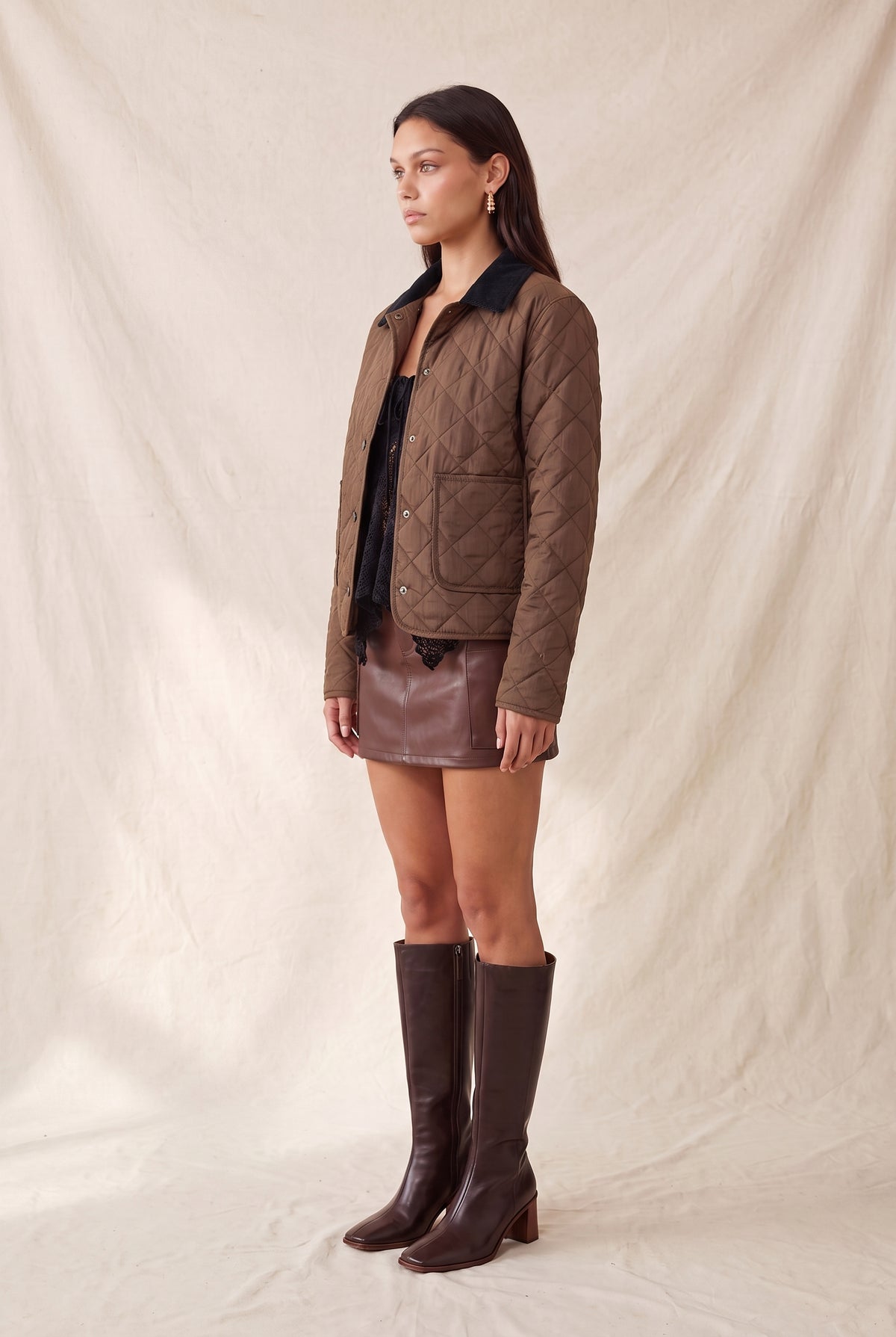 Chaqueta acolchada con cuello de pana (tejido plano) — IJ99751