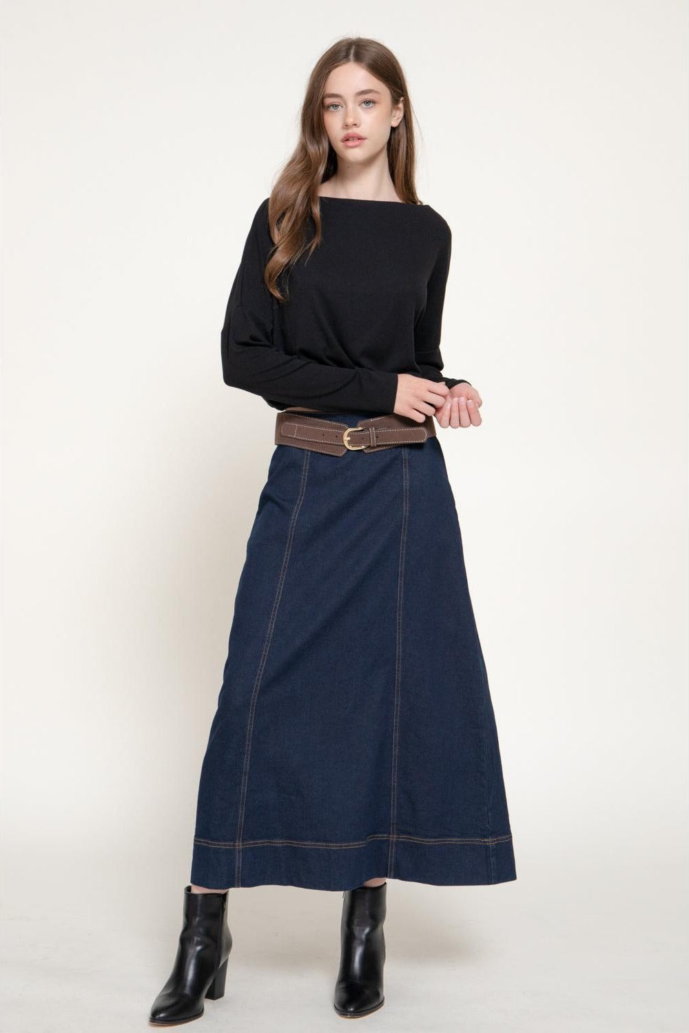 Falda midi de mezclilla cruzada con cinturón — S15547