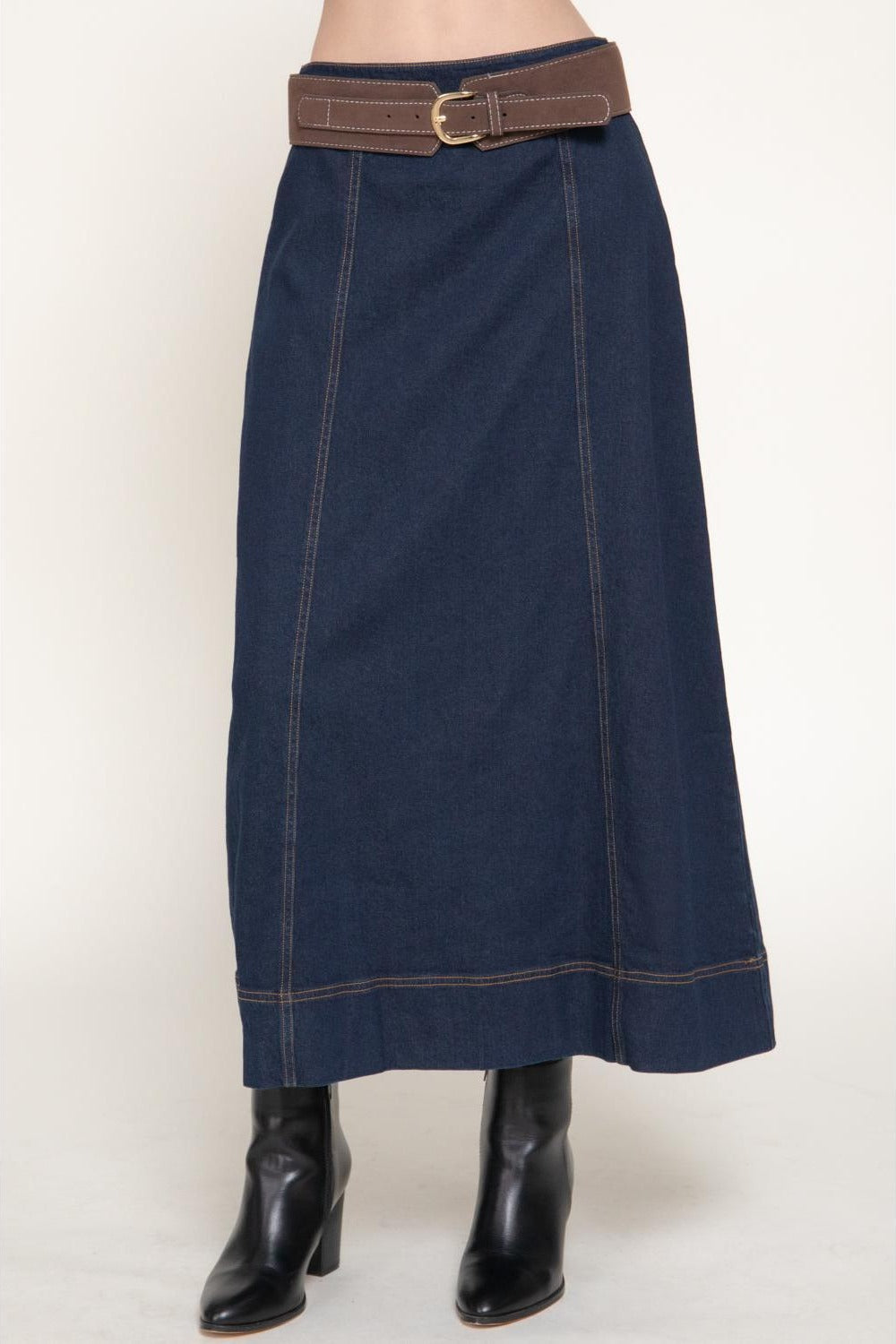 Falda midi de mezclilla cruzada con cinturón — S15547